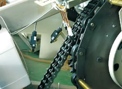 Components of travolators: Automatic oiling