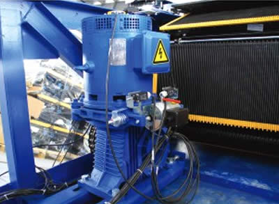 Components of escalators: Vertical type traction machine